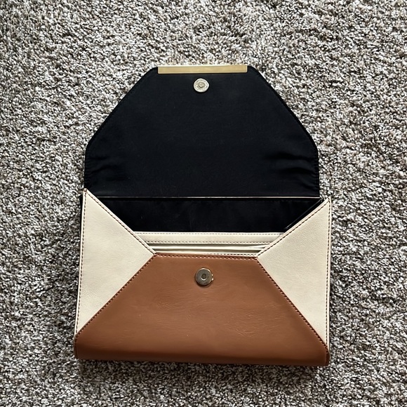 Express- color block envelope clutch - Picture 2 of 3